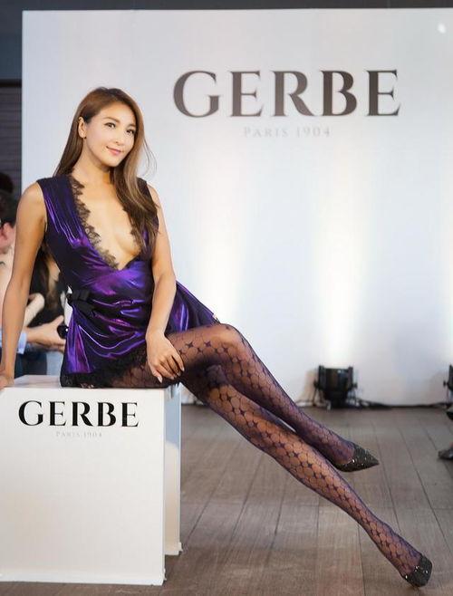 陈思璇展示丝袜,时尚与性感的完美融合