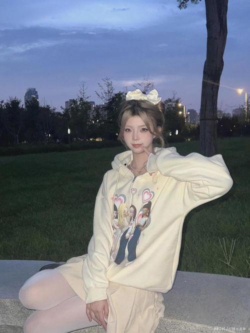 白连裤袜视频,时尚潮流下的性感演绎