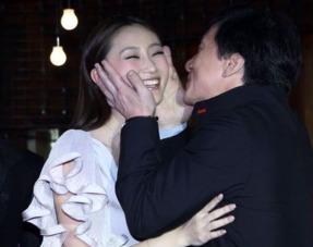 成龙和范冰冰接吻视频,画面令人脸红心跳