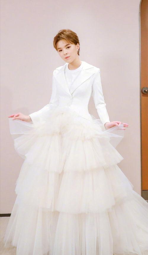 拍婚纱照女生穿丝袜吗,婚纱照中的时尚元素